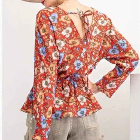 easel Tops - Easel Red and Blue Floral Blouse size S